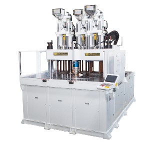 世界首台三色注塑機交付客戶